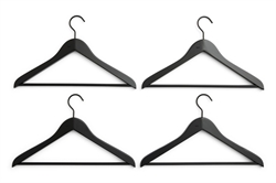 Smooth coat hanger - 4 slim buksebøjler i sort fra HAY